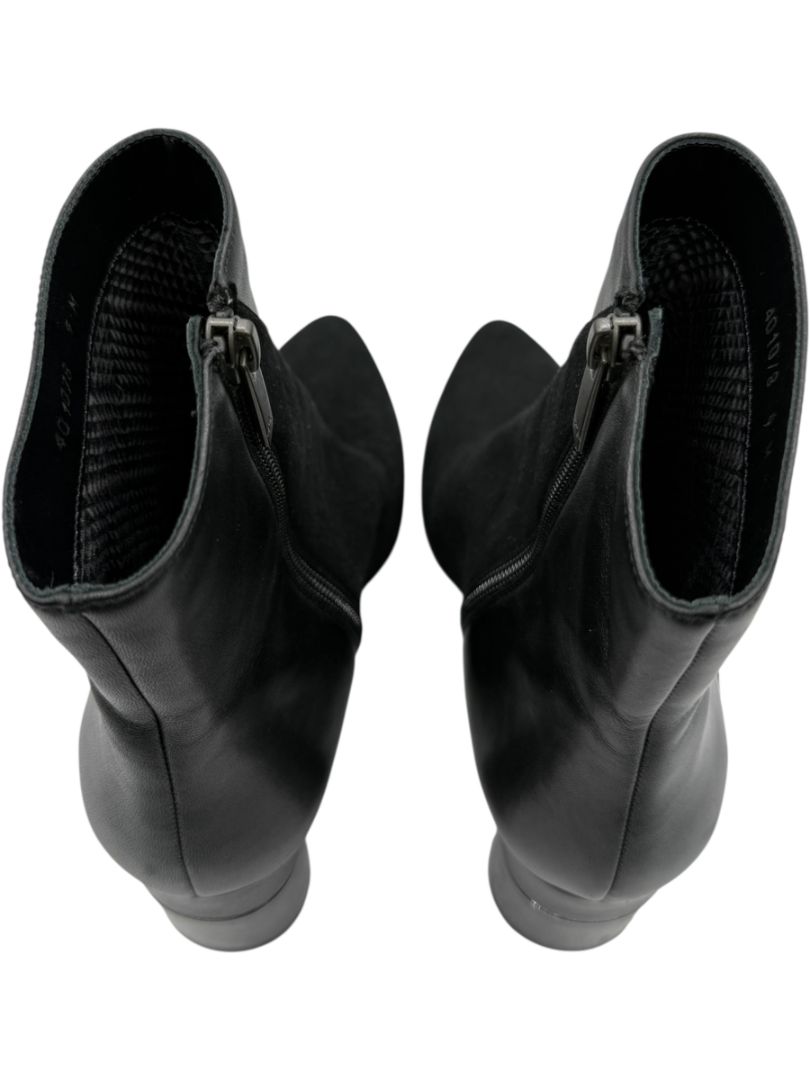 Aquatalia Black Suede/Leather Pointed Toe Booties – Size 9