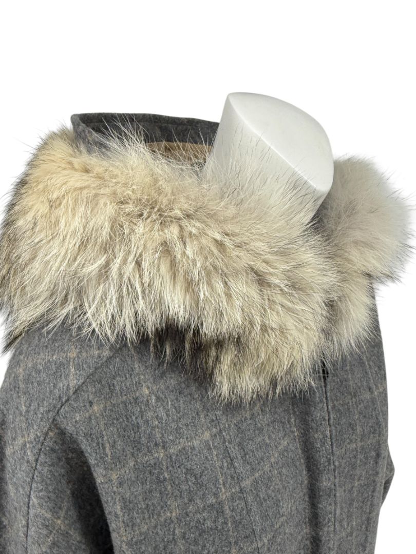 Pamella Roland Grey Wool Cape Style Jacket with Fur Trim Hood & Cuffs – Large