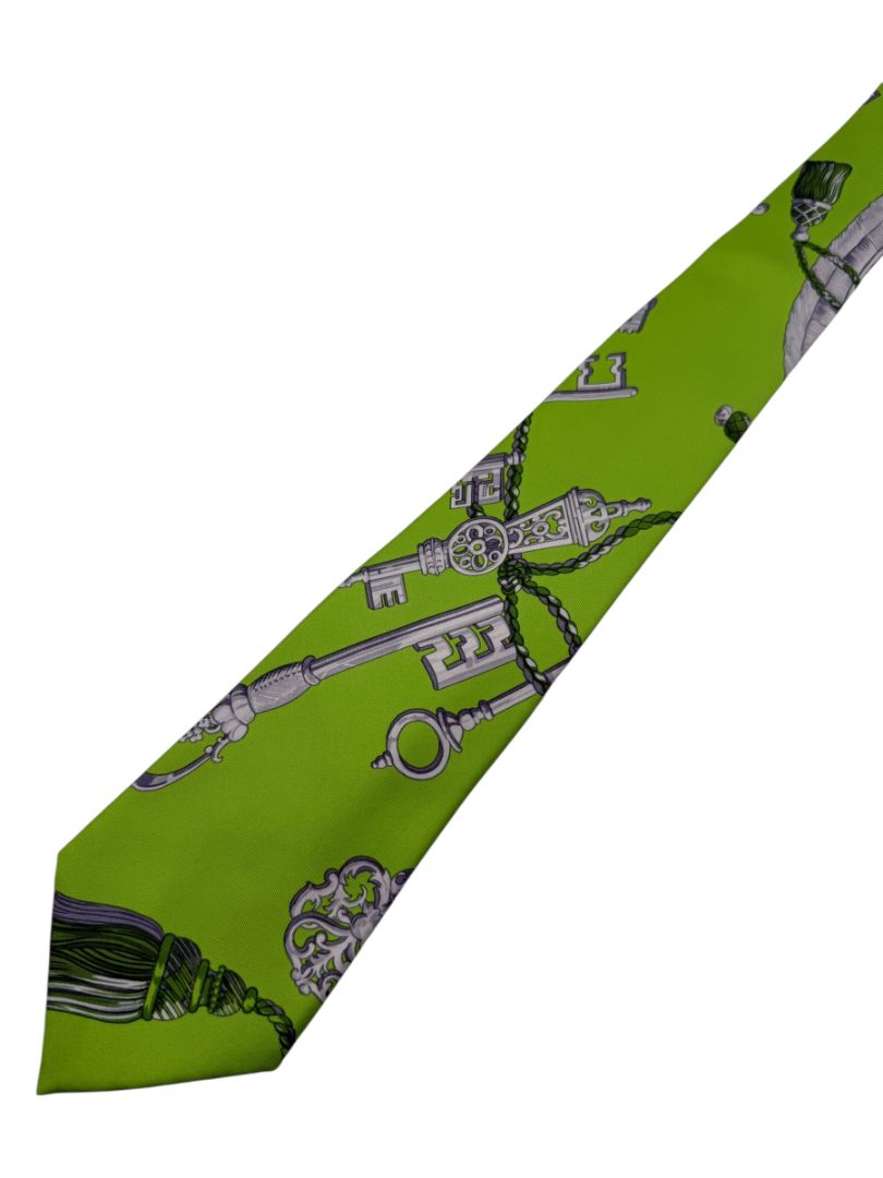 Hermès Paris “Les Cles” Silk Necktie in Lime Green – Excellent Pre-Owned Condition