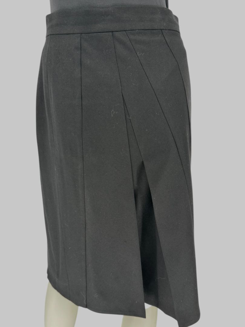 Akris Punto Black Wool Skirt – Size US 12 / FR 44 / DE 42