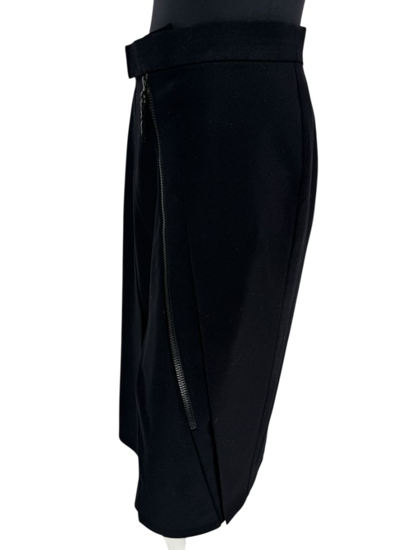 Akris Punto Black Wool Skirt – Size US 12 / FR 44 / DE 42