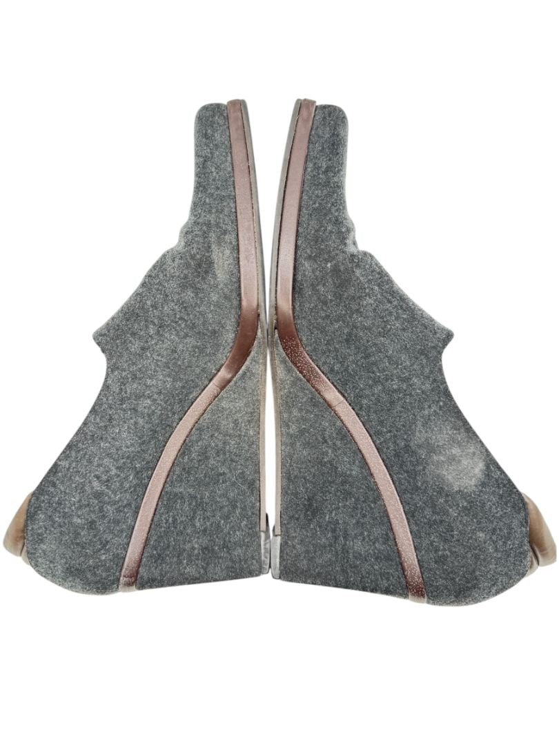 Donald J Pliner Grey Felt & Leather Wedge Pumps – Size 9.5