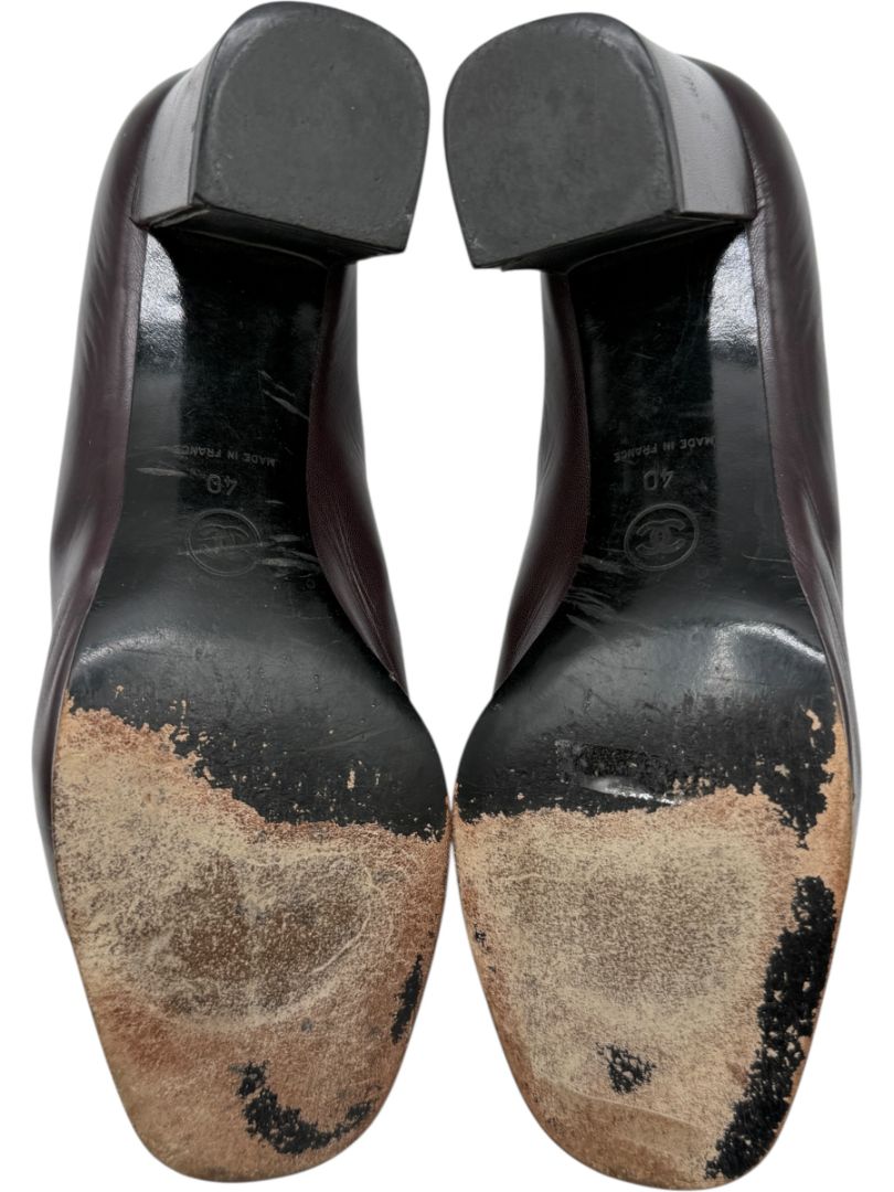 Chanel Two-Tone Leather Cap Toe Pumps in Espresso & Black – Size 40 (US 10)