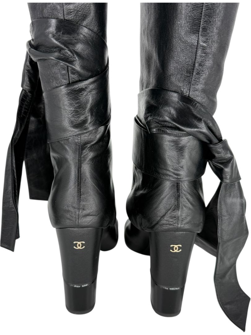 Chanel Black Leather & Patent Bow-Tie Boots – Size 39