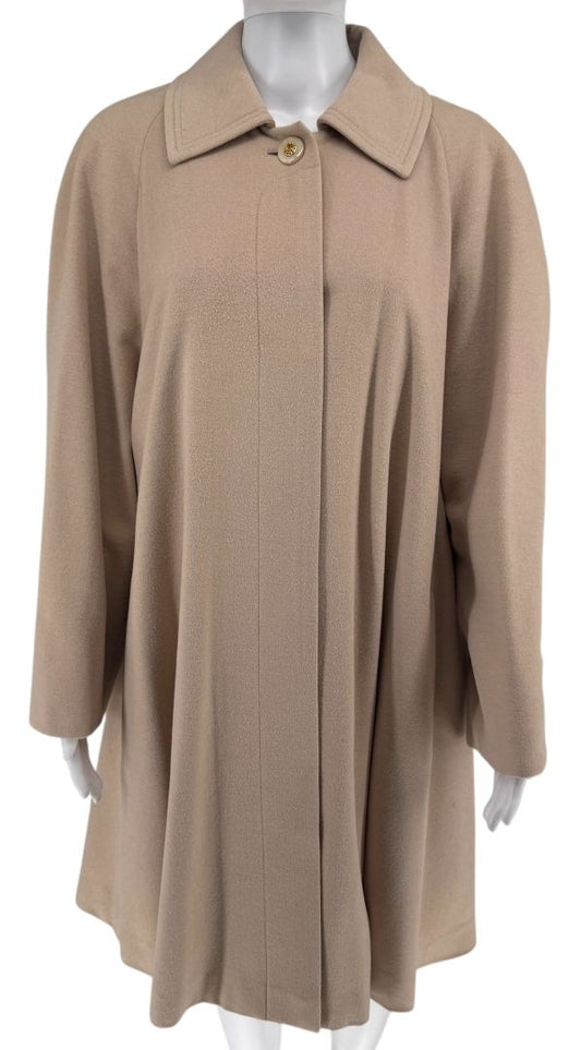 Louis Féraud Pale Blush Wool Swing Coat – Very Good Preowned Condition