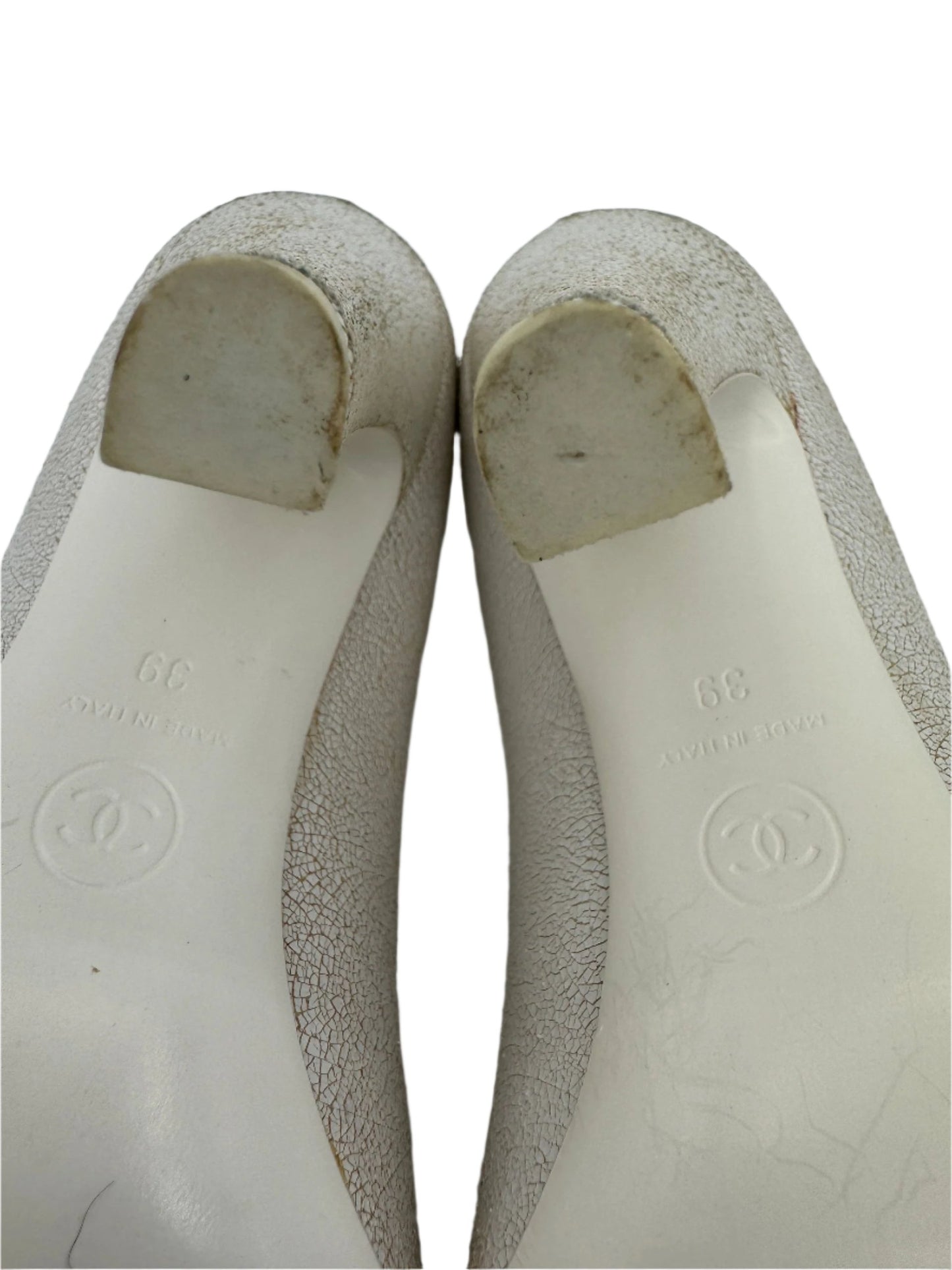 Chanel White Cracked Leather Cap Toe Pumps Size 39